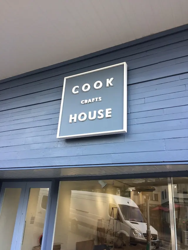 20mm acrylic letters on tray