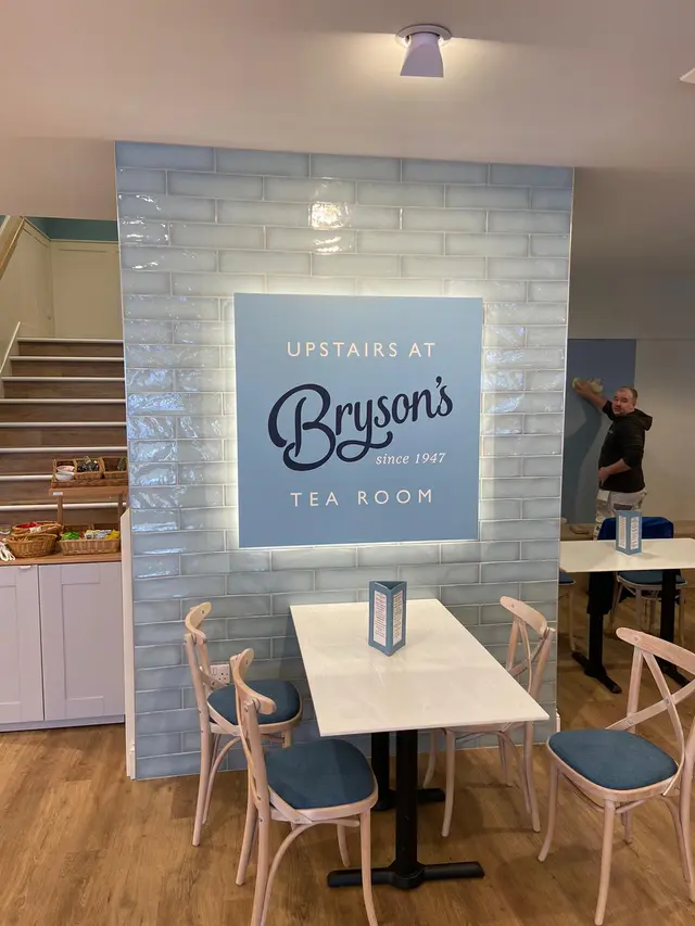 Brysons light-up tray with halo
