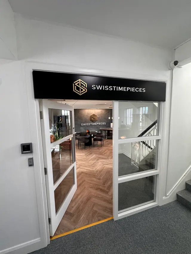 Tray and wall lettering