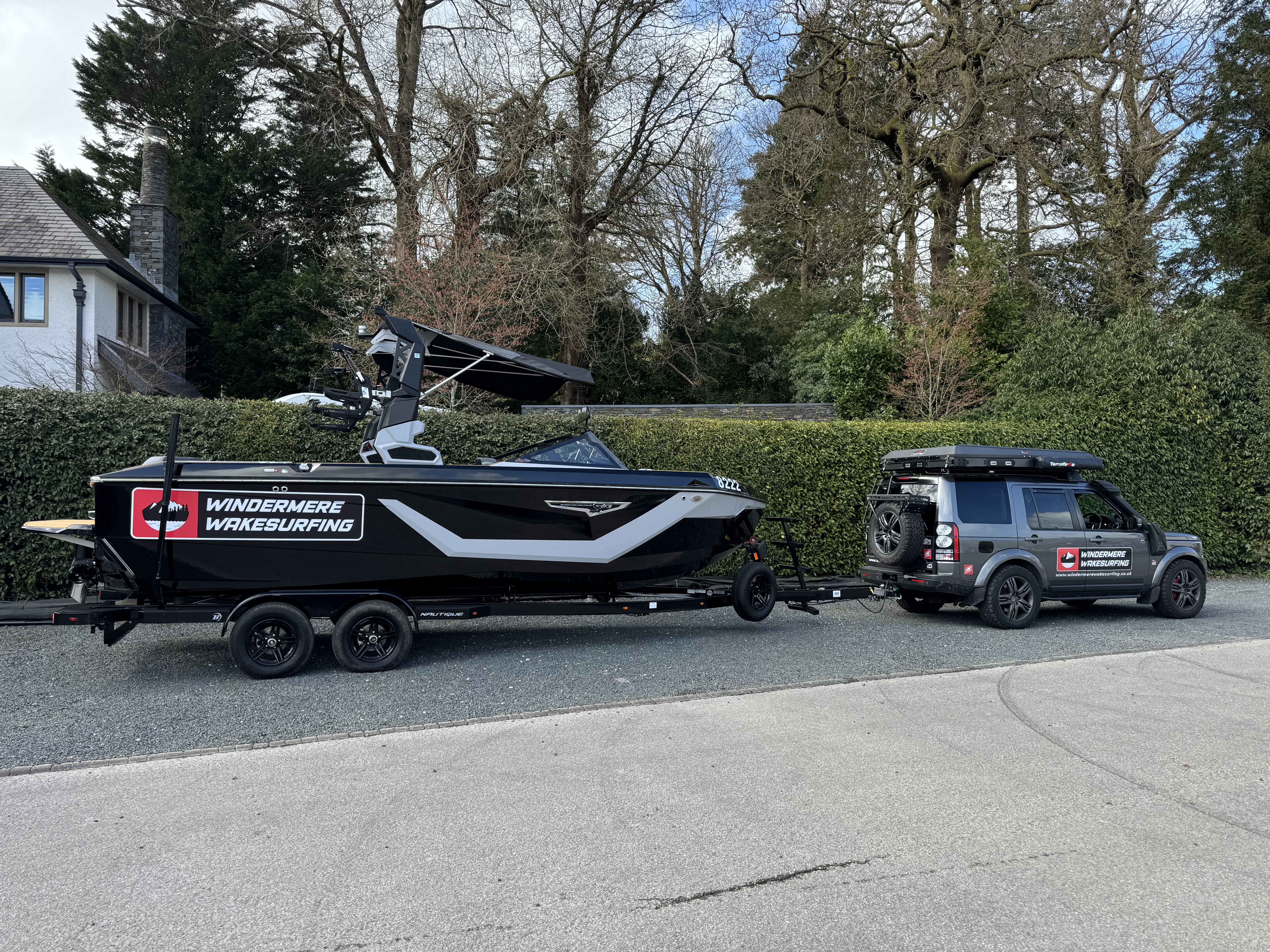 Boat and Defender matched livery